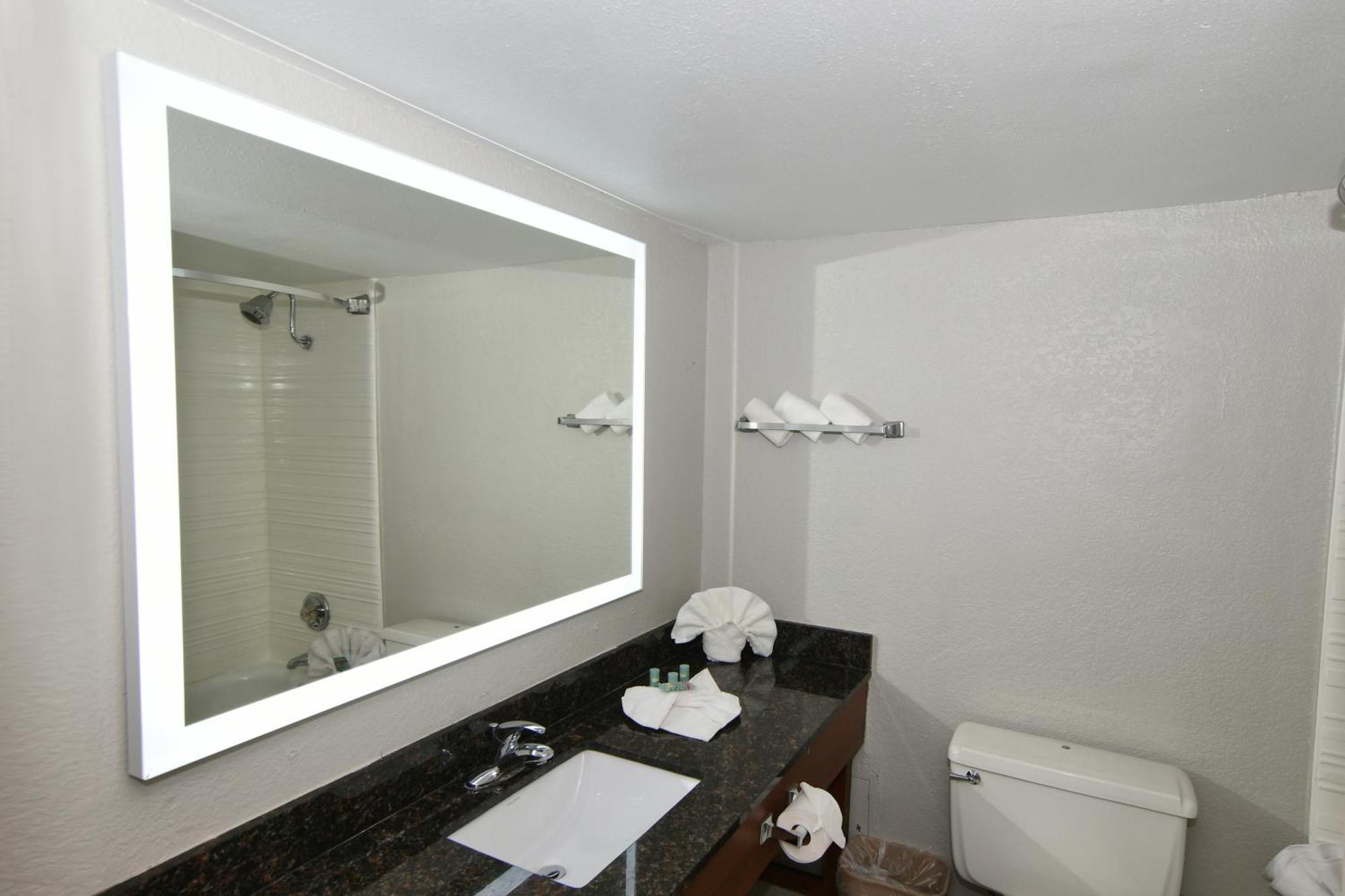Rock Island Inn & Suites Marshalltown Екстер'єр фото