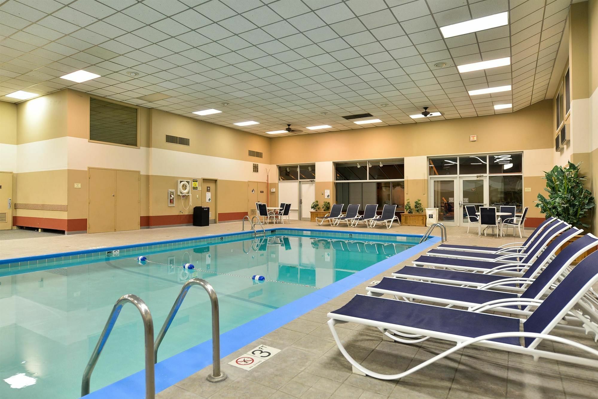 Rock Island Inn & Suites Marshalltown Екстер'єр фото